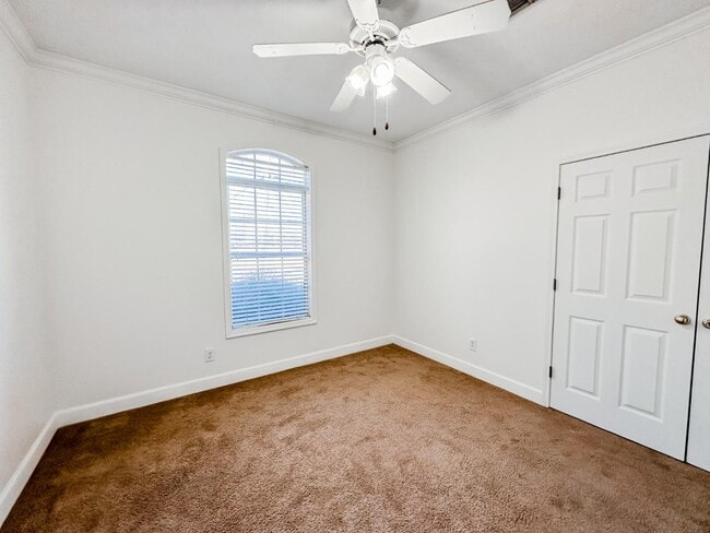 Building Photo - 141 Hazelnut Cir