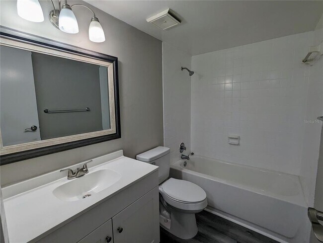 Building Photo - 701 Russell Ln