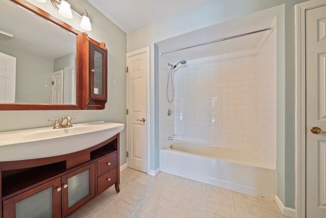 Building Photo - 600 County St