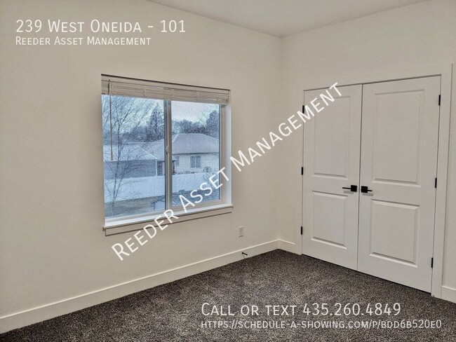 Building Photo - 239 West Oneida-101