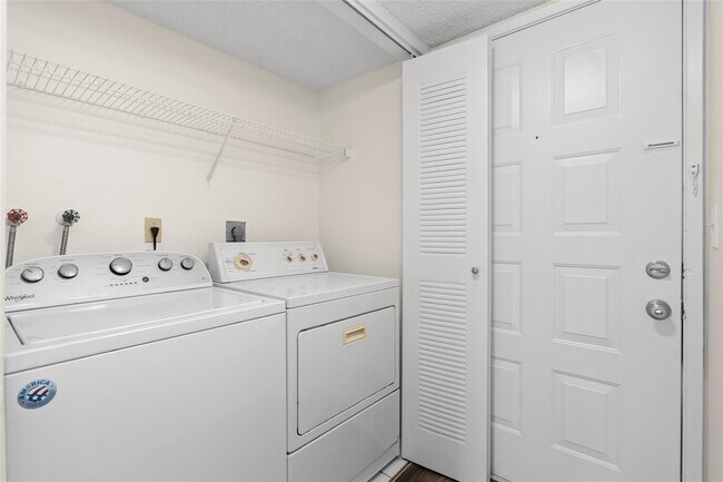 Building Photo - 2226 N Cypress Bend Dr