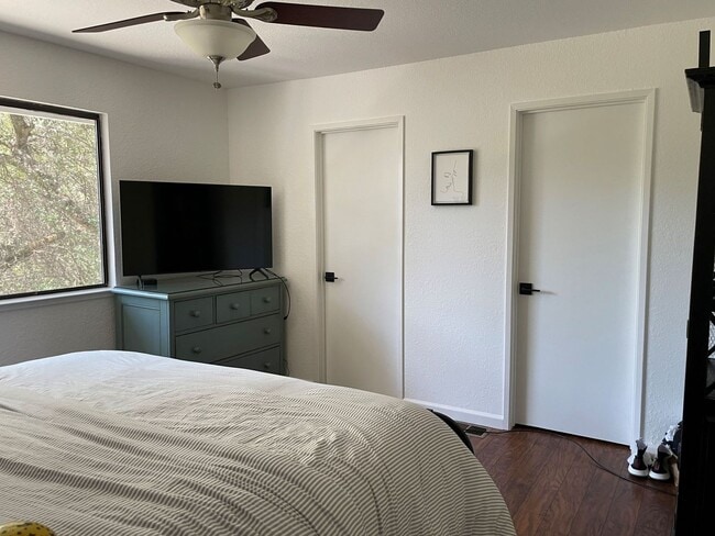Building Photo - 3 bedroom, 2 bath remodeled home in Lake Wildwood, Penn Valley, CA 95946