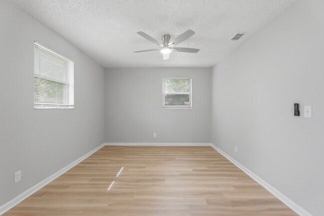 Building Photo - 6766 Londonbridge Ln