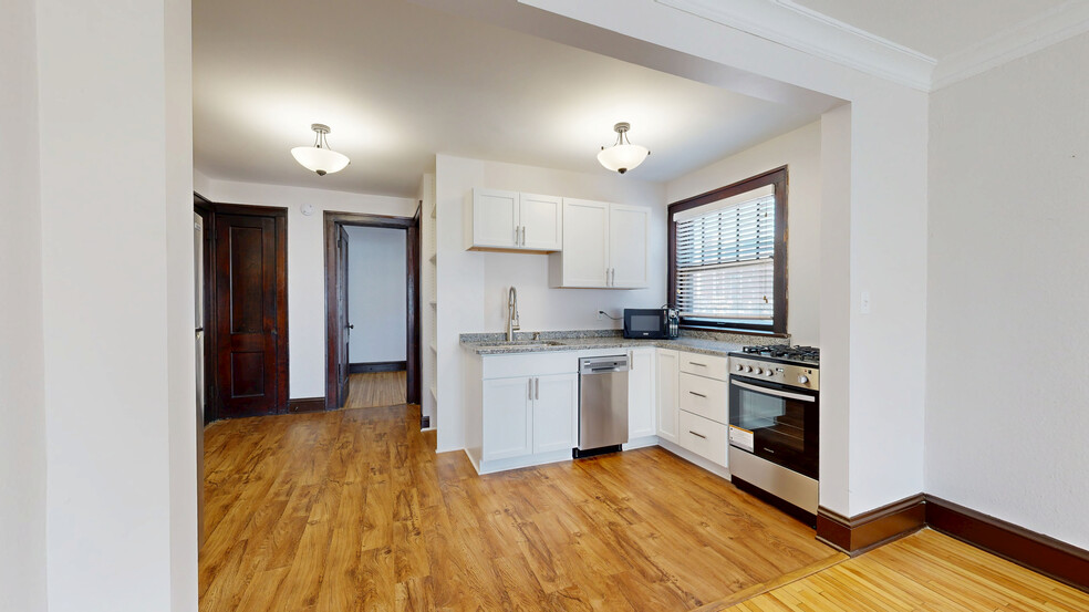 1BR,1BA - 550SF - Charles Avenue Apartments