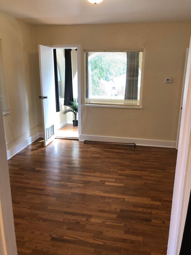 Building Photo - Platte 4 Plex