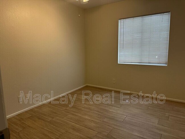 Building Photo - 2514 S Cottonwood Dr