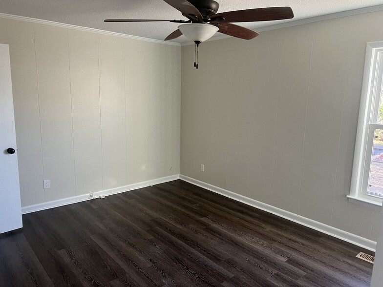 Building Photo - 805 Appalachin Dr