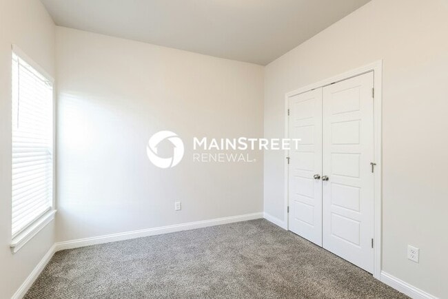 Building Photo - 3 Bedroom Pet-Friendly Home in CHARLESTOWN, IN with Main Street Renewal