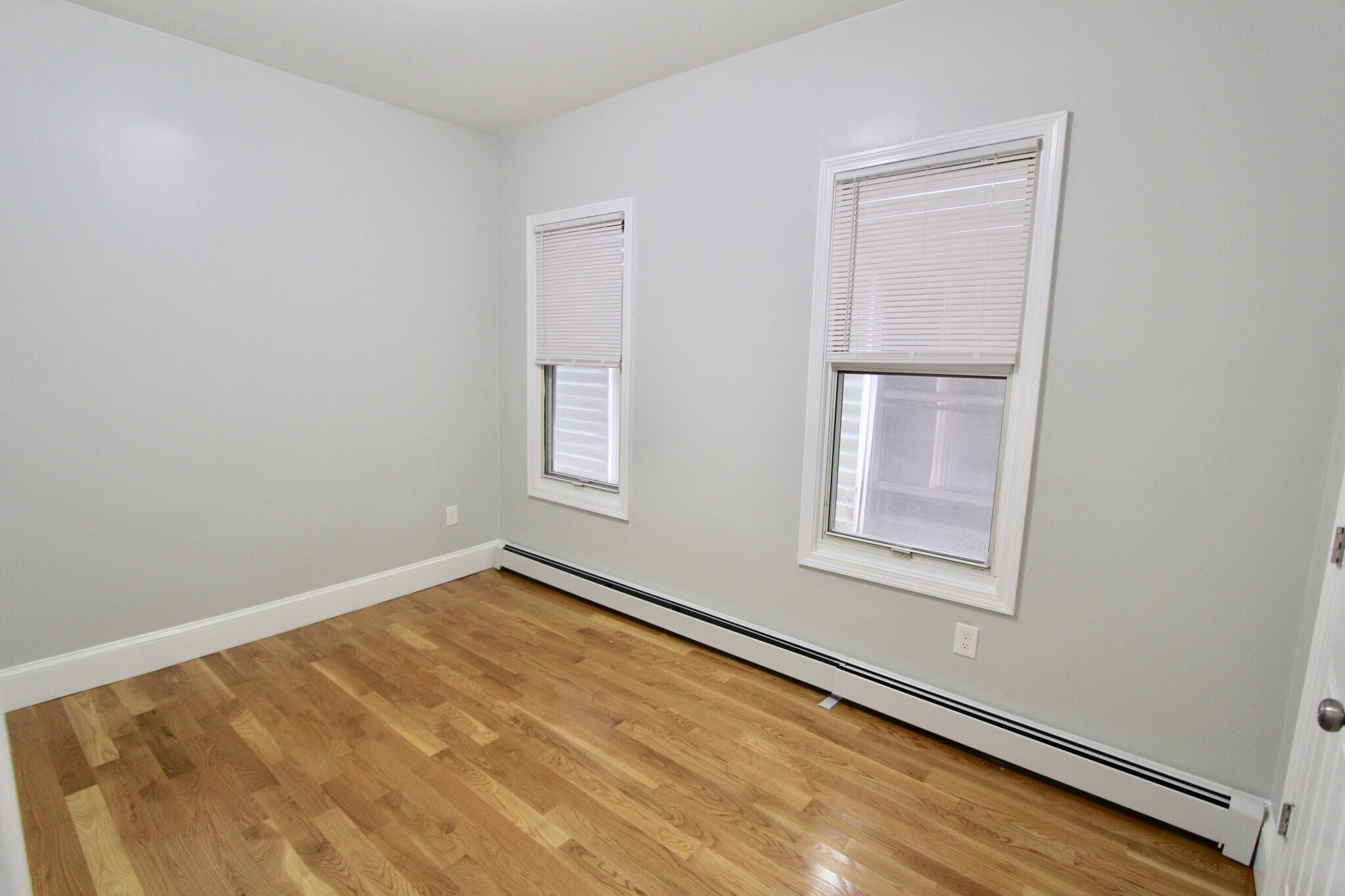 Building Photo - 460 Saratoga St