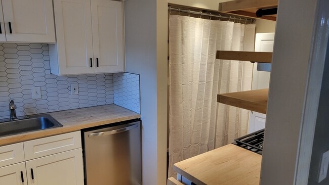 Building Photo - 343 Leisure Ct