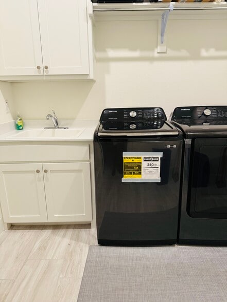 Laundry units - 2604 Bucer Ct