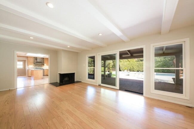 Building Photo - 30 Knightwood Ln