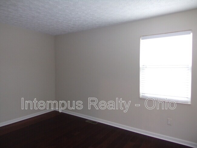 Building Photo - 7839 Meadowhaven Blvd