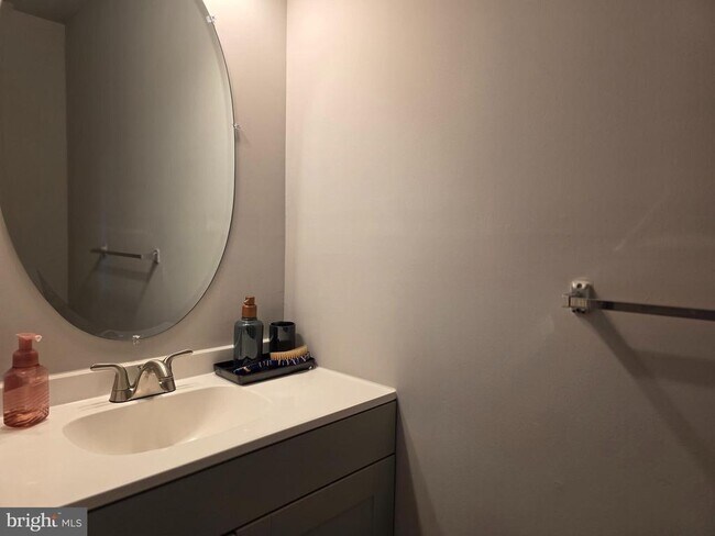 Building Photo - 236 Green Blade Dr