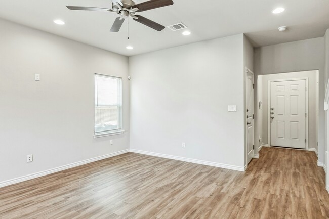 Building Photo - 203 Peruna Dr