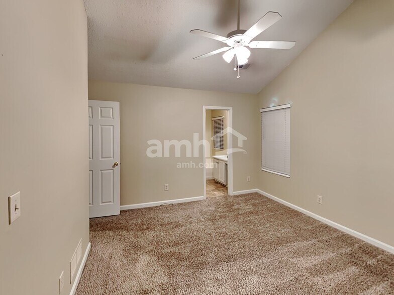 Building Photo - 4845 Chasestone Ct