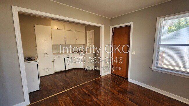 Building Photo - 409 N Key Blvd