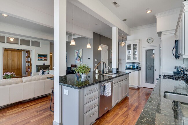 Building Photo - 5bd/3.75ba Sammamish Home