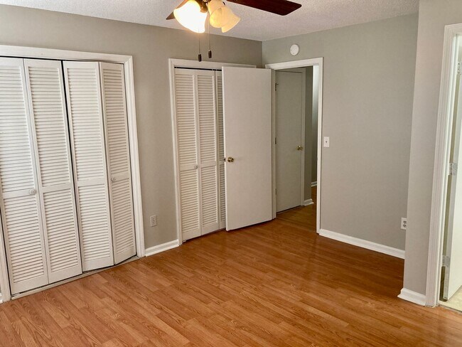 Building Photo - Columbia County Townhome