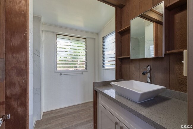 Building Photo - Fully Renovated 1BR/1BA/1PKG in Pearl City.