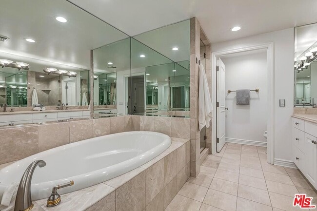 Building Photo - 430 N Oakhurst Dr