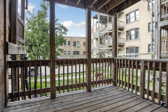 Building Photo - 1239 W Morse Ave