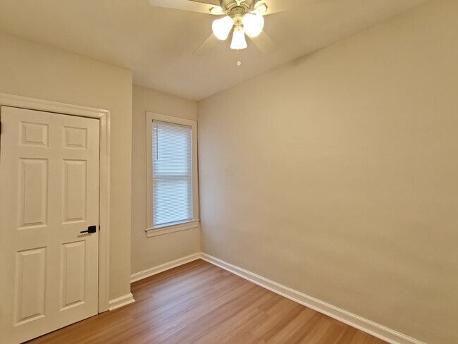 Building Photo - 4441 N Chadwick St
