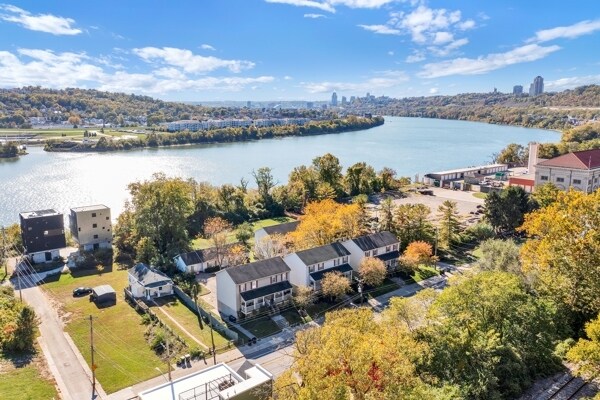 Building Photo - 2602 Riverside Dr