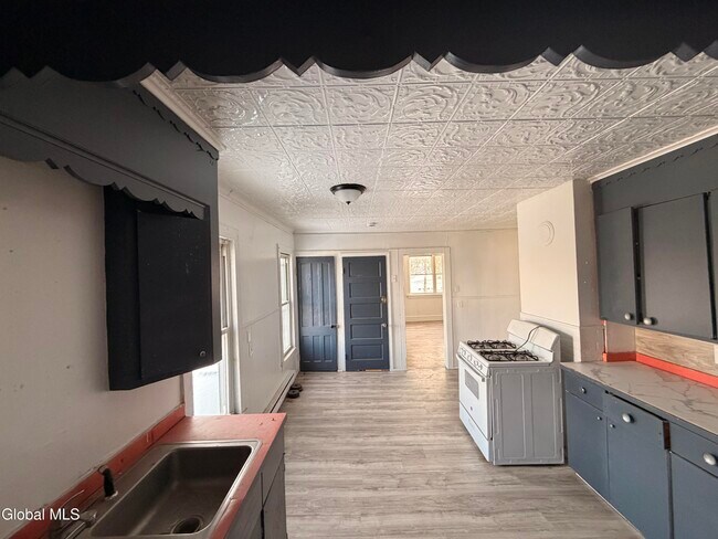 Building Photo - 54 Arch St