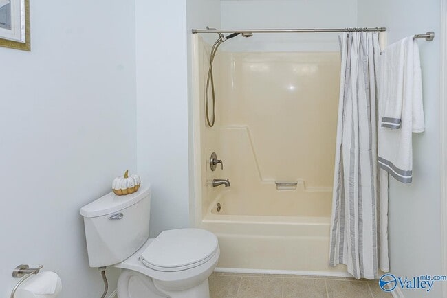 Building Photo - 208 S Oxford Cir