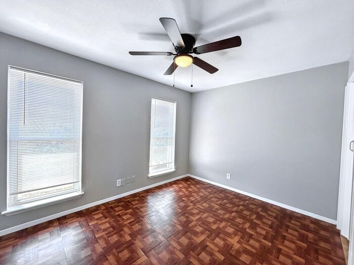 Building Photo - 1304 Parsons Dr