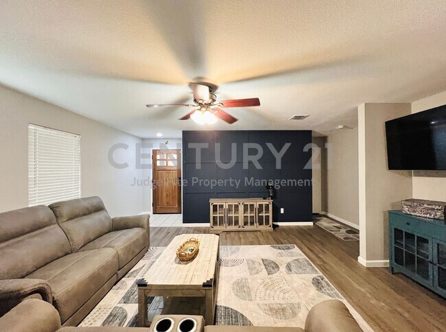 Building Photo - 856 Poncho Ln