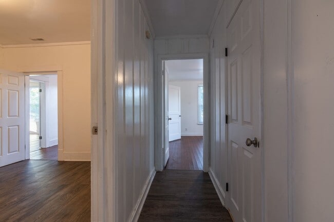 Building Photo - G TEAM - FOR LEASE - Quaint, Private Farmhouse