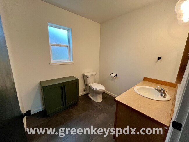 Building Photo - 3-Bedroom, 1.5-Bathroom House near Kenton Park, Off-Street Parking, Fenced Yard, Washer and Dryer