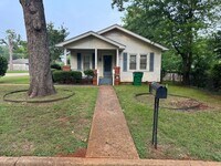 Building Photo - 2-bed/1-bath Downstairs unit!