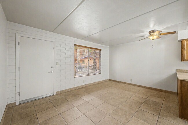 Building Photo - University/ Downtown- 1 bedroom first floor condo