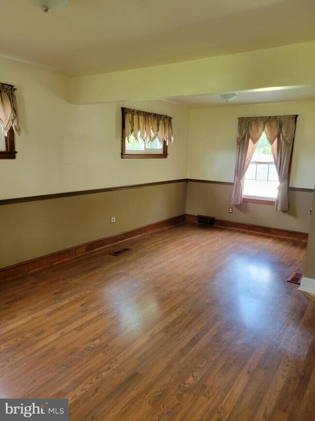 Building Photo - 994 Gravel Pike