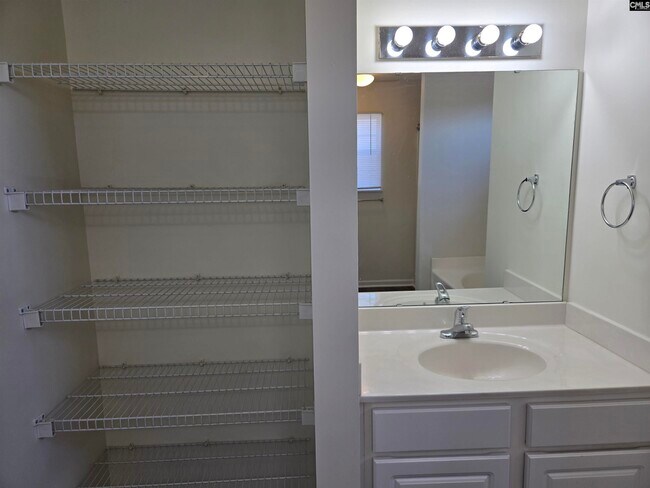 Building Photo - 132 Fox Grove Cir