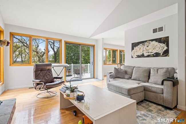 Building Photo - 39 Brightwood Ln