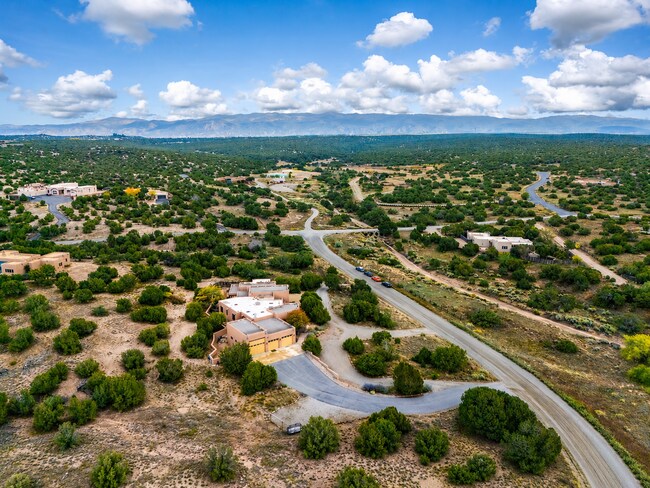Building Photo - 61 Paseo Del Antilope