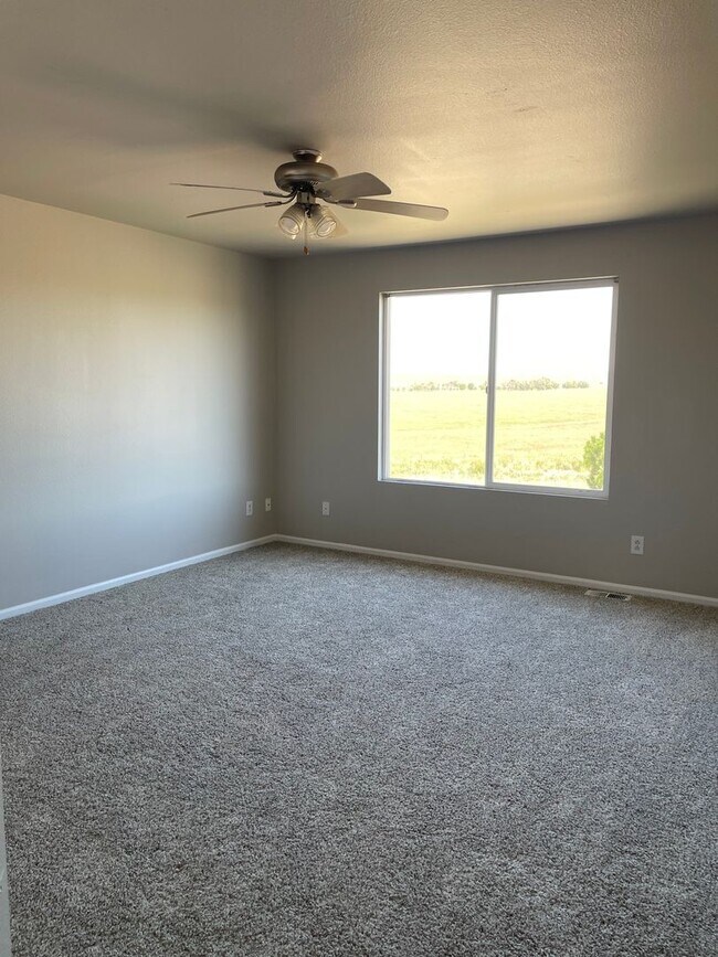 Building Photo - Renovated Home with A/C!