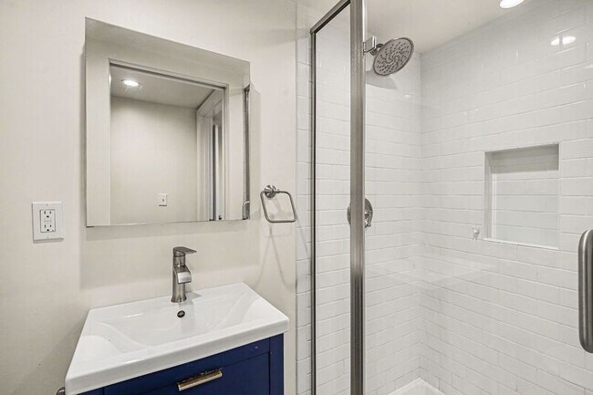 Building Photo - 3633 41st Ave W