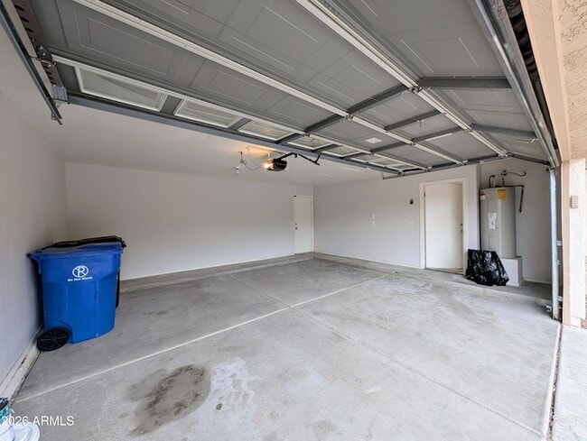 Building Photo - 15748 W Paradise Ln