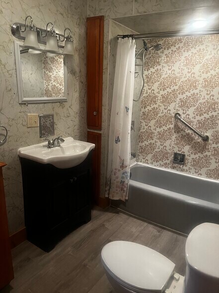 Bathroom - 6967 Main St