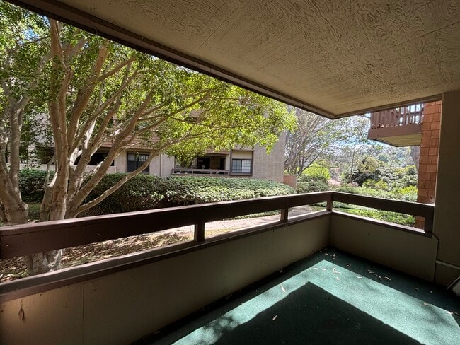 Building Photo - 8860 Villa La Jolla Dr