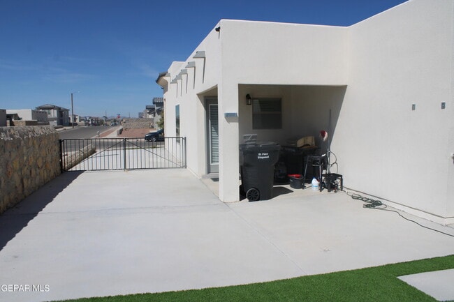 Building Photo - 640 Paseo Dulce Ave