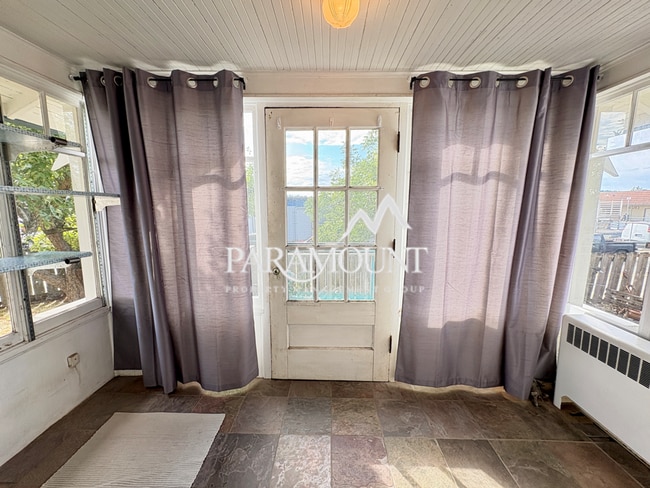 Building Photo - 2 Bedroom with a Water View!