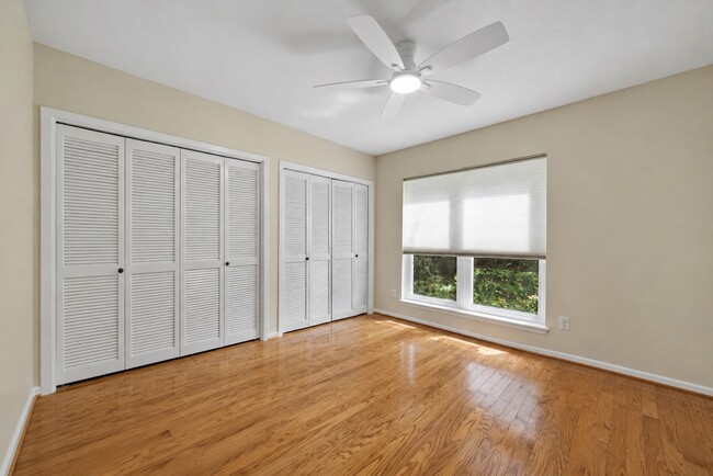Building Photo - 2238 S Piney Point Rd