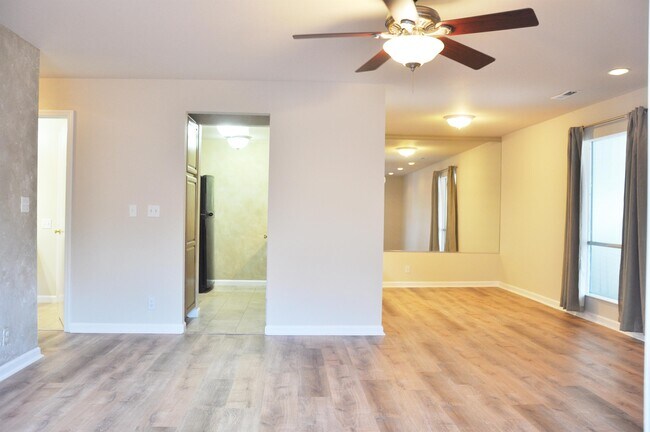 Building Photo - 5572 Magnolia Terrace