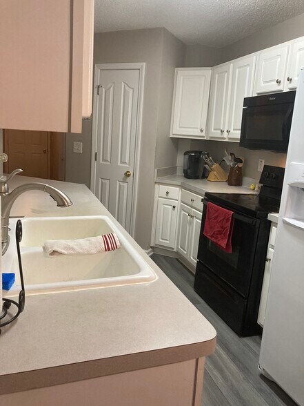 Building Photo - 215 Brookstone Point